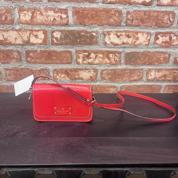 NWT. Kate Spade Red Crossbody Bag - Picture 2 of 3